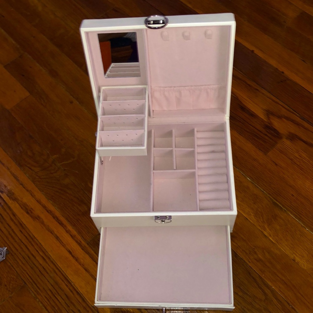 Woman’s jewelry Box